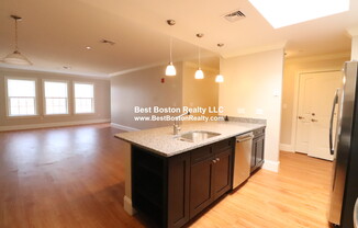 286 MAIN ST