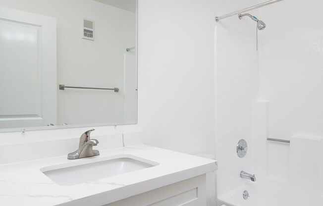 2 beds, 2 baths, 965 sqft, $2,995, Unit 123