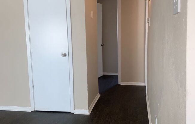 2 beds, 2 baths, 844 sqft, $975, Unit 230