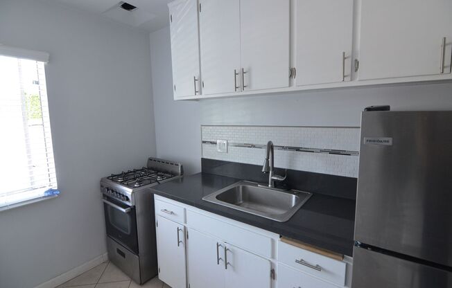 Studio, 1 bath, $1,450, Unit 12