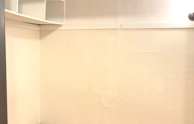 Studio, 1 bath, $875, Unit 13