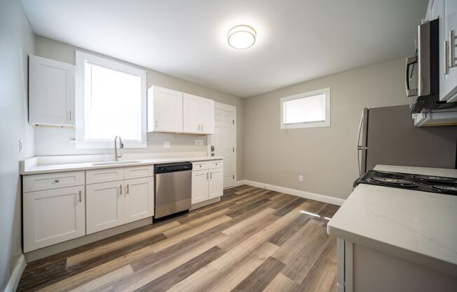 3 beds, 1 bath, $1,495, Unit 701