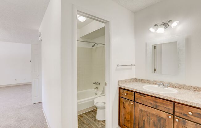 Studio, 1 bath, 438 sqft, $900, Unit 102