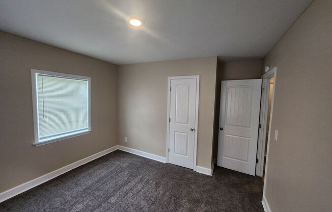 3 beds, 1 bath, $1,120