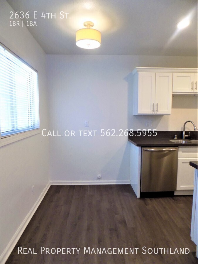 2636 E 4 ST