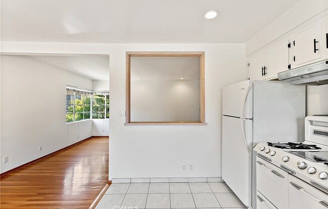 1745 N Mariposa Ave