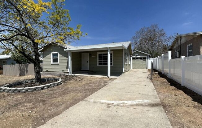 Adorable 2 Bedroom 1 Bath Home in Yucaipa Available Now!
