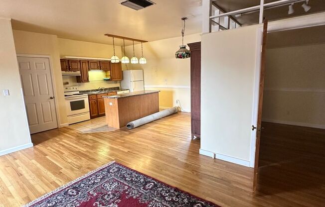 2 beds, 1 bath, $2,000, Unit 5