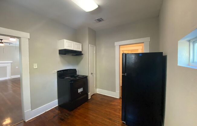 2 beds, 1 bath, $1,095