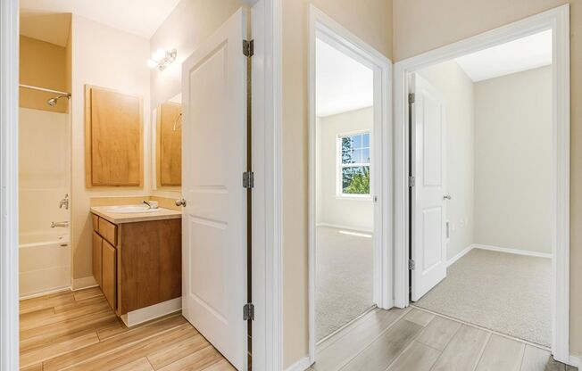2 beds, 1 bath, 901 sqft, $1,400, Unit 1144-304