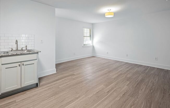1 bed, 1 bath, 694 sqft, $957, Unit 4