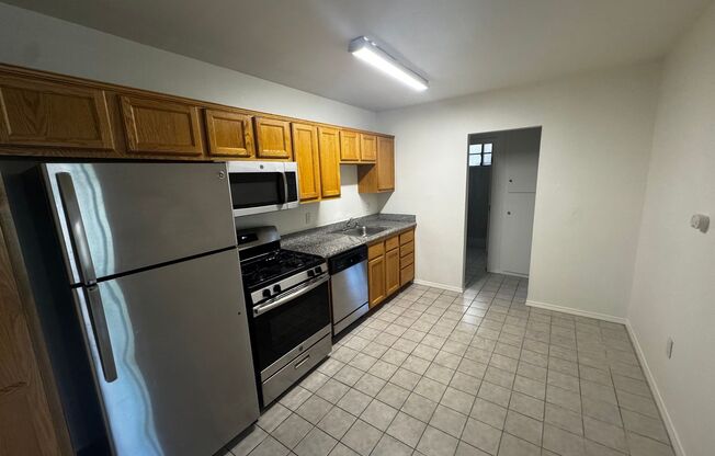 2 beds, 1 bath, 500 sqft, $2,095, Unit 1125-1