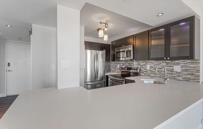 1 bed, 1.5 baths, 667 sqft, $2,400, Unit 24L