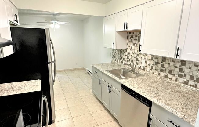 2 beds, 1 bath, 1,014 sqft, $1,995, Unit 48