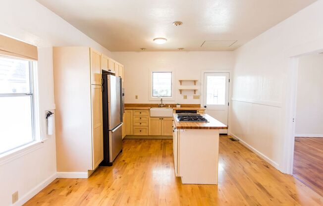 Charming 2 Bedroom House with Expansive Workshop Garage