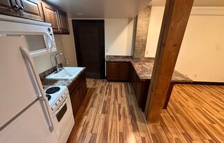 Studio, 1 bath, 450 sqft, $995, Unit B04