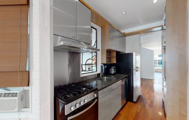 23 KING ST