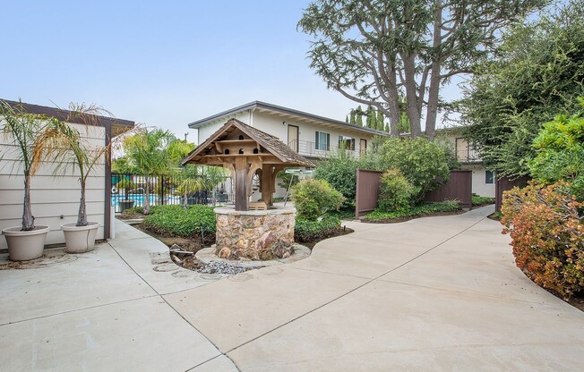 Laguna Pines Apartments