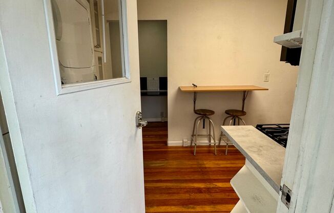 419 Taylor Street (Full Service)