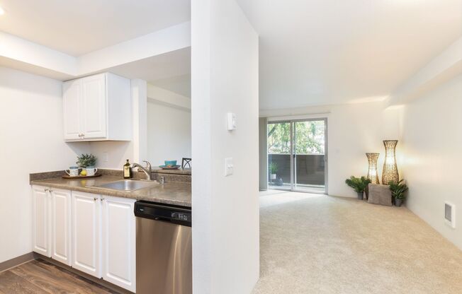 1 bed, 1 bath, 600 sqft, $1,730, Unit 104