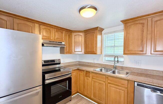 2 beds, 1 bath, 740 sqft, $1,575