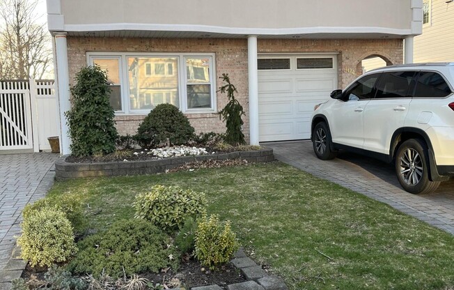 404 WOOLLEY AVE