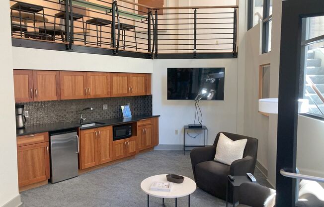 1 bed, 1 bath, $2,275, Unit Unit 461