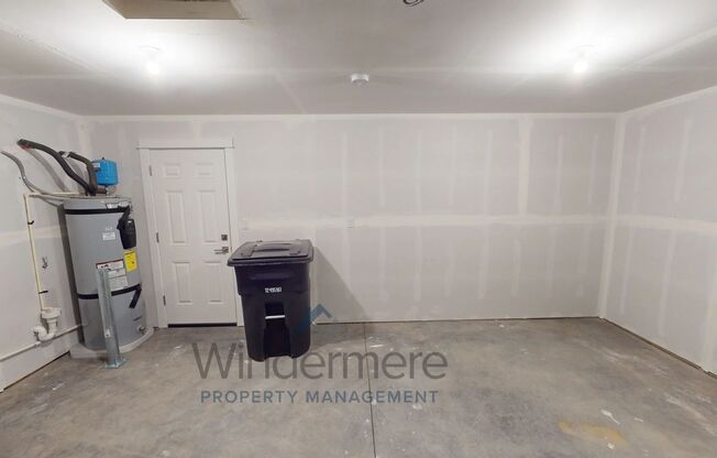 2 beds, 1 bath, 880 sqft, $1,795, Unit 389 Arissa