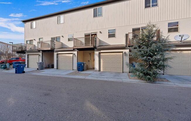 3 beds, 2.5 baths, $1,745