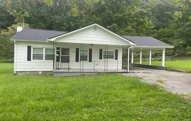 Knoxville 37918 - 2 bedroom, 1 bath home completely renovated - Contact Lisa Vineyard or Shannon Russell 865-216-9334