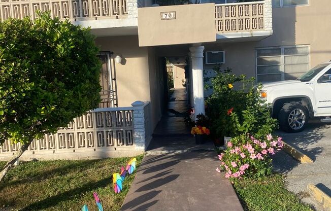 70 SW 30th Ave