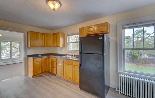 3 beds, 1 bath, 1,011 sqft, $2,100, Unit 28 Lester St - #2