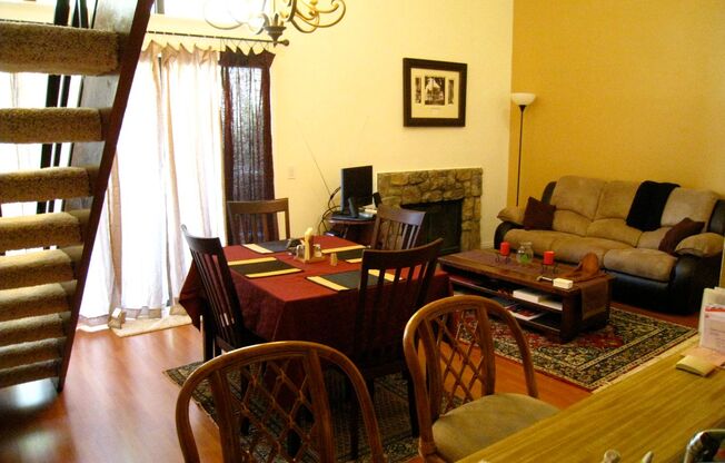 Spacious 2Bd/2Ba Townhome with Loft