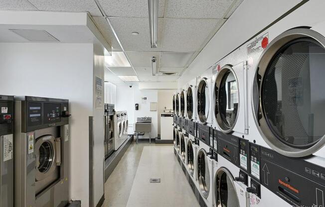 1 bed, 1 bath, 700 sqft, $3,950, Unit 25M