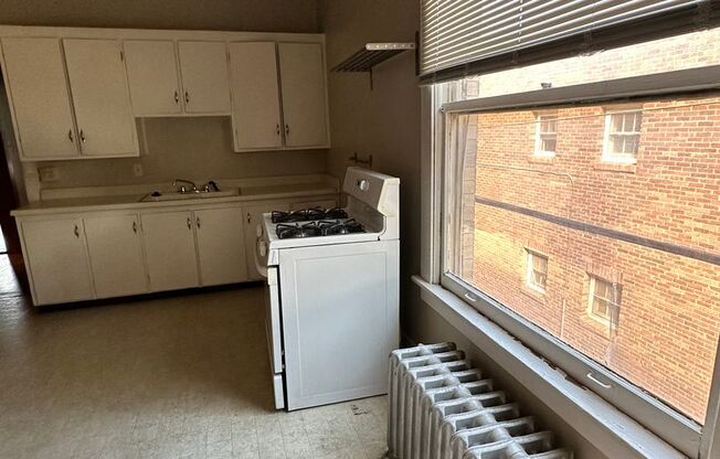 1 bed, 1 bath, $1,500, Unit C