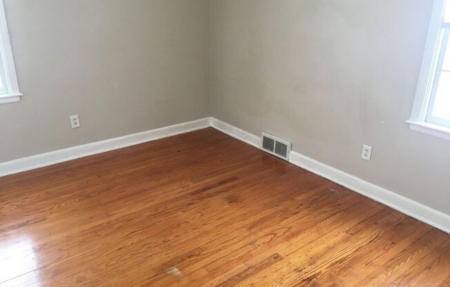 1 bed, 1 bath, 675 sqft, $750, Unit Apt 4