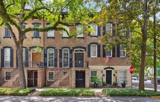 Move In Ready Garden apartment close to Forsyth Park