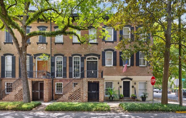 Move In Ready Garden apartment close to Forsyth Park