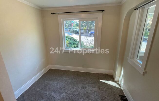 Nostalgic 2 BD | 2 BA House w/ Large Backyard - NE PDX