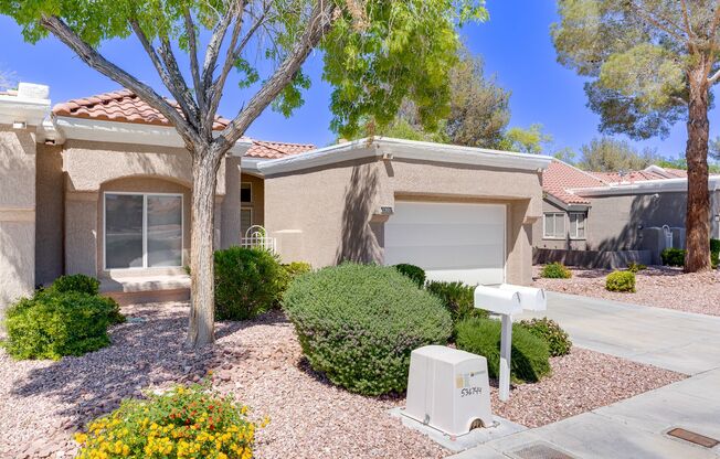 Bright & Welcoming 2 Bed Retreat in Sun City Summerlin
