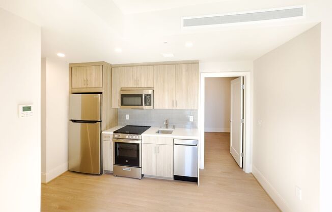 1 bed, 1 bath, $3,400, Unit 430