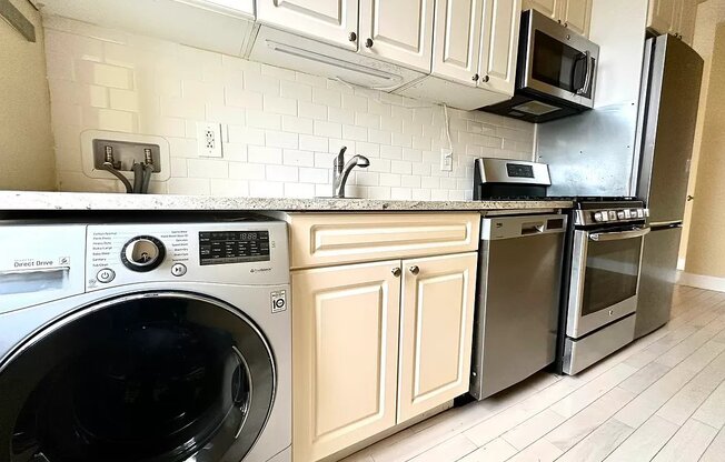 2 beds, 1 bath, $2,400, Unit 5C