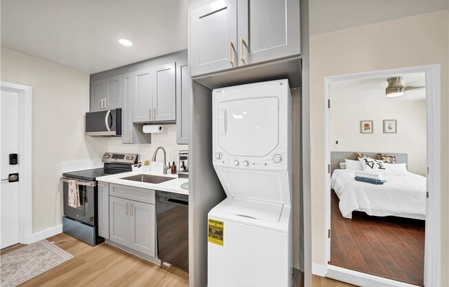 2500 Benedict Canyon Dr