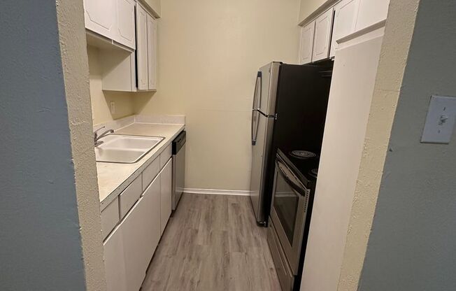 2 beds, 2 baths, 923 sqft, $1,099, Unit 205