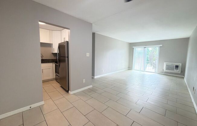 2 beds, 1 bath, $1,495, Unit 201