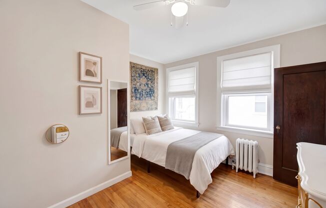 3 beds, 1 bath, 1,300 sqft, $2,900, Unit 2S