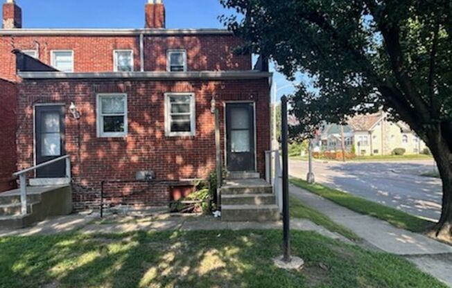 2 bedroom town-home in Milo-Grogan Neighborhood