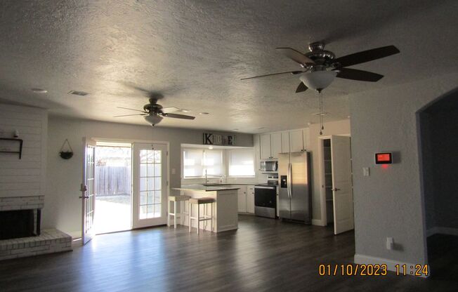 3 beds, 2 baths, $1,300