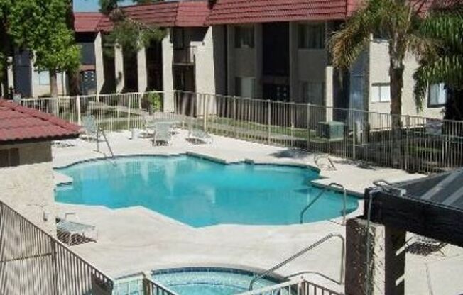 2 beds, 1 bath, $1,050, Unit 106