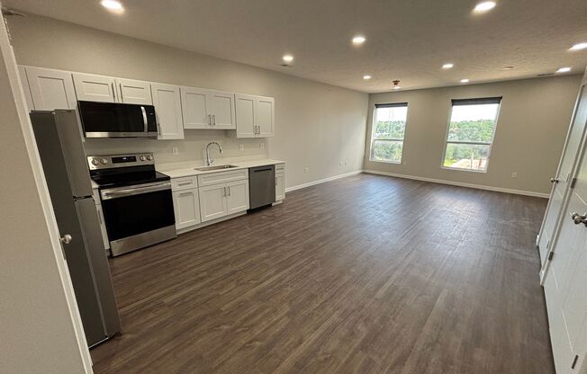 Studio, 1 bath, 660 sqft, $1,195, Unit 415 - S660 Courtyard View